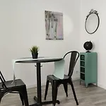 Center • Collection By Perpetual Relax 布拉加