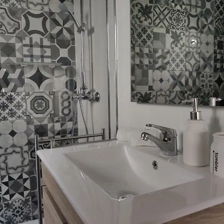 Center • Collection By Perpetual Relax * בראגה