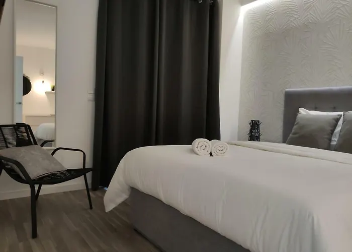 Center • Collection By Perpetual Relax Μπράγκα